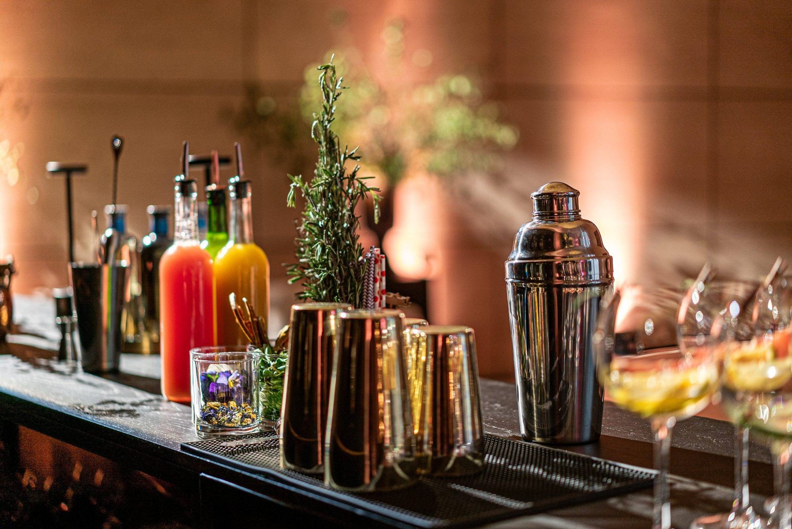 organizacion-de-eventos-bebidas-mixologo-e1677167852576